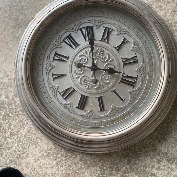 Clock - Picture 3 of 4